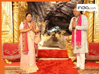 मां वैष्णो देवी के दर्शन करने पहुंचीं CM रेखा गुप्ता, देश की खुशहाली के लिए मांगा आशीर्वाद