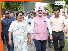 दिल्ली की CM रेखा गुप्ता और LG तरनजीत संधू ने यमुना घाटों का किया निरीक्षण