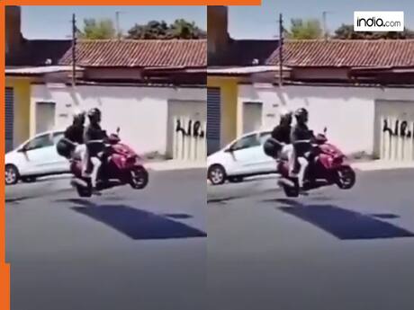 Viral Video Today: अचानक हवा में टंग गई स्कूटी, सड़क पर दिखा ऐसा नजारा हिल गए सभी | देखें वीडियो