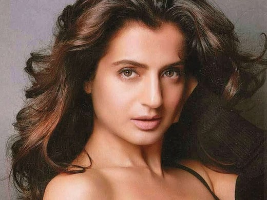 Ameesha Patel’s domestic help arrested over allegedly stealing Rs 5 Lakh jewellery, including diamond bangle
