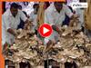 स्टेज पर जमकर हुई पैसों की बारिश, नोटों के बीच गायब हो गया सिंगर; देखें Video