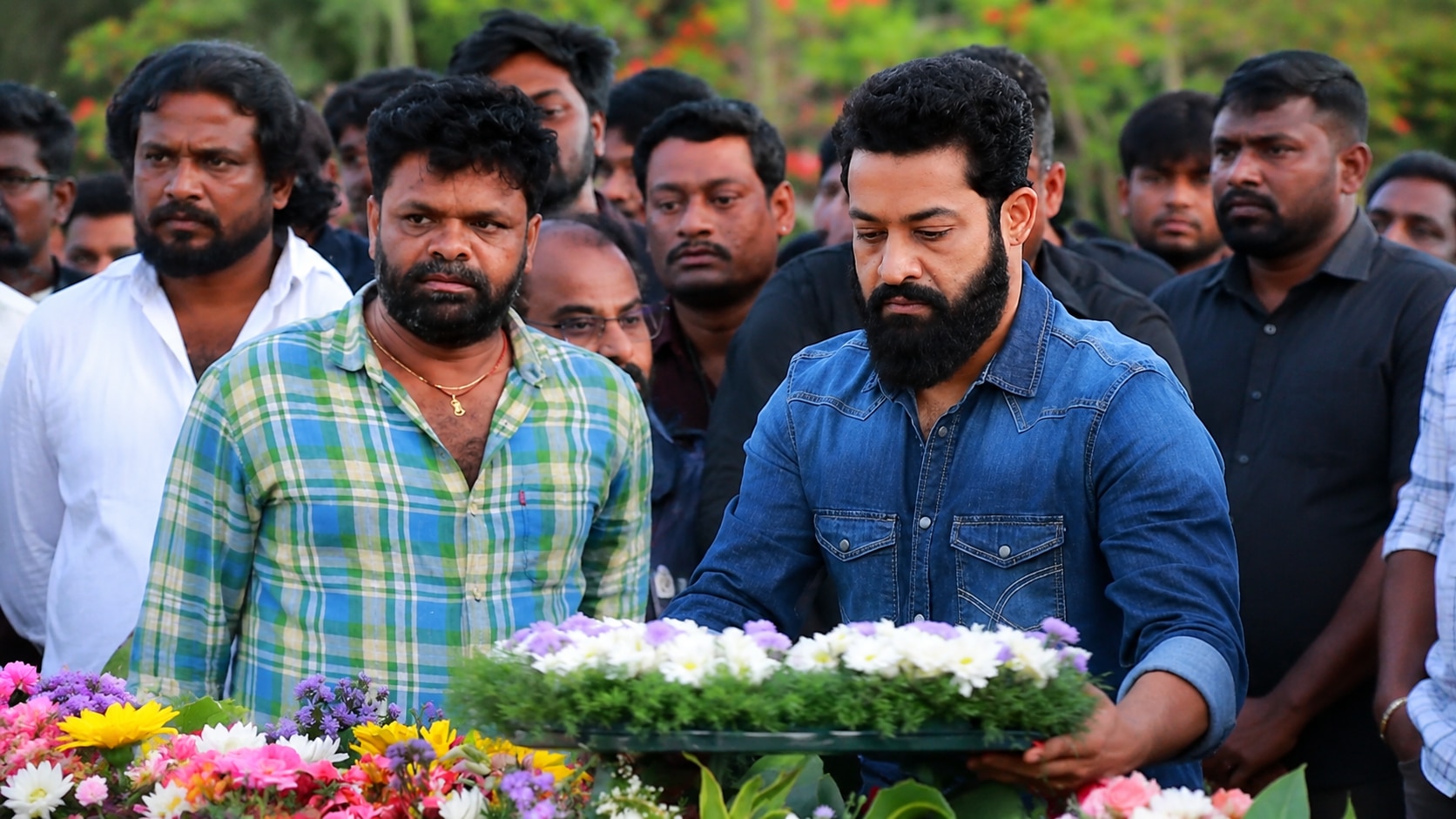 Jr NTR pays tribute to grandfather NTR on his 103rd birth anniversary - Watch viral video