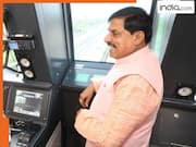CM मोहन यादव ने छोड़ा लंबा काफिला, दिल्ली मेट्रो में किया सफर; लोगों ने कहा- यही है सच्ची सादगी