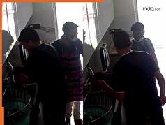 Trending Video: मशहूर यूट्यूबर के नौकर पर लगा थूककर खाना बनाने का आरोप, सीसीटीवी में कैद हुआ ऐसा दृश्य | देखिए