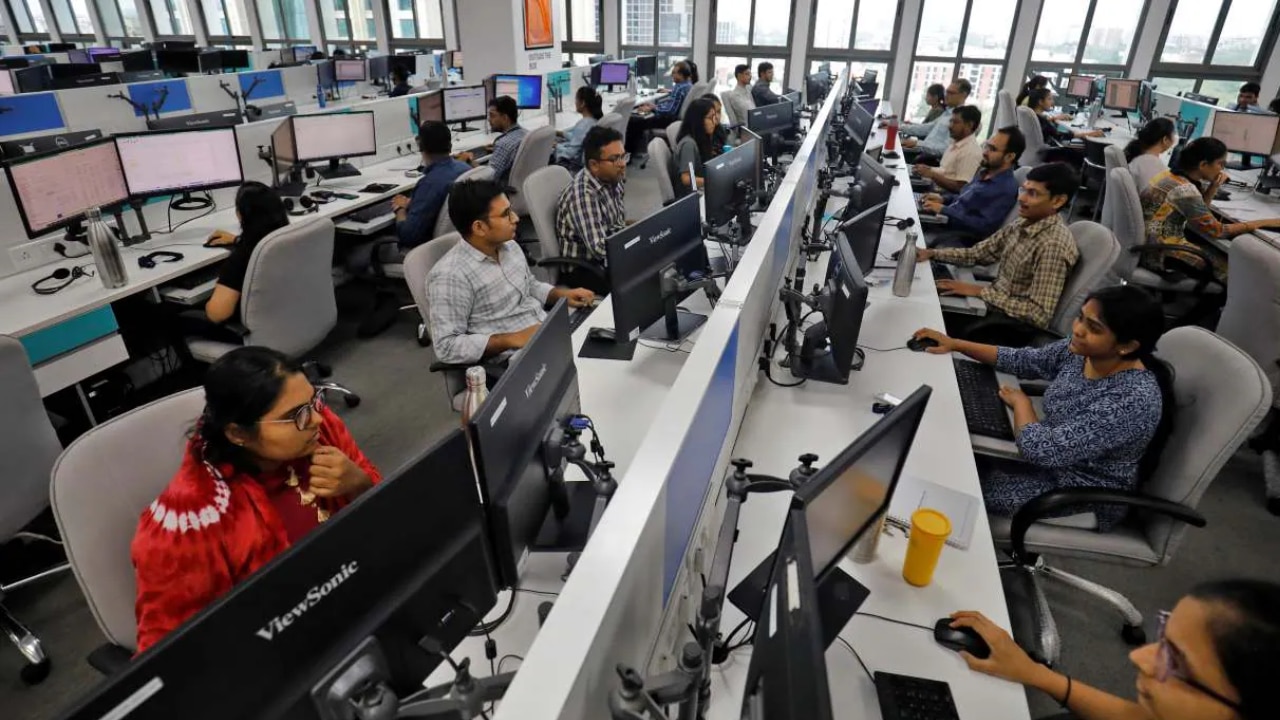 71% Indians unhappy with current pay, just 29% satisfied with salary: Report