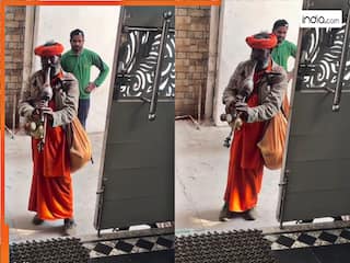 Funny Video Today: सपेरा लेकर नाराज पत्नी को लेने ससुराल पहुंचा शख्स, दरवाजे पर ही बजवाने लगा बीन | देखें वीडियो