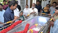 CM Vijay ने दी भारथीराजा को श्रद्धांजलि, तमिल सिनेमा के दिग्गज को नम आंखों से याद कर रहे सितारे