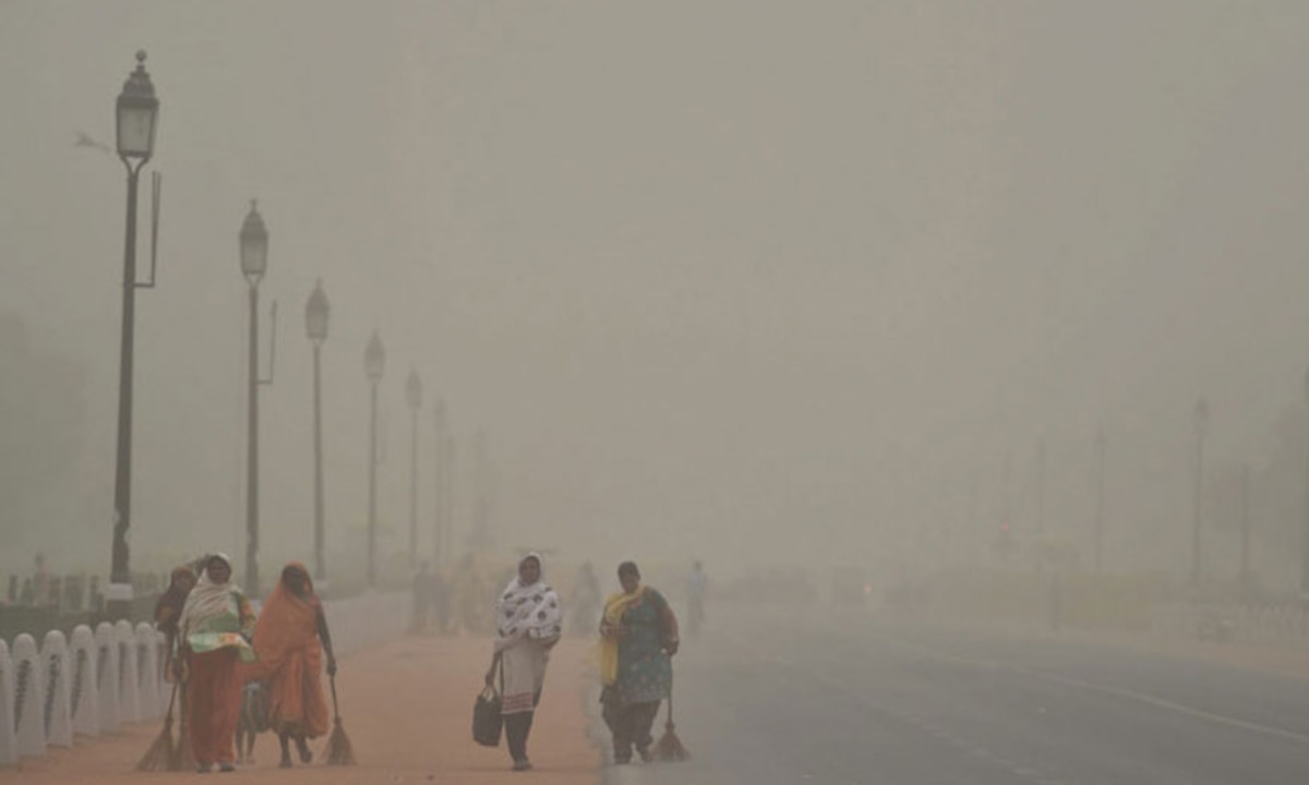 Delhi weather: Massive dust storm hits Delhi NCR, brings down temperatures