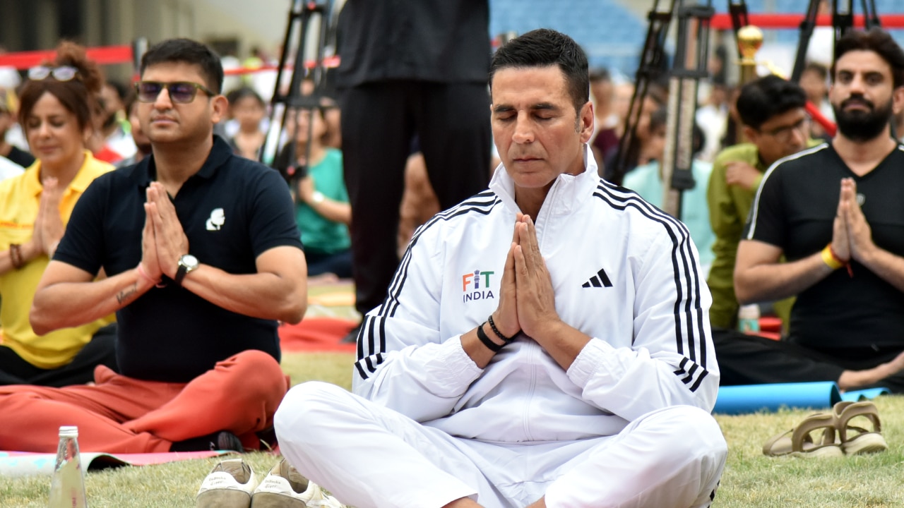 International Yoga Day 2026: Akshay Kumar participates with Union Minister Mansukh Mandaviya in mass yoga session- See Pics