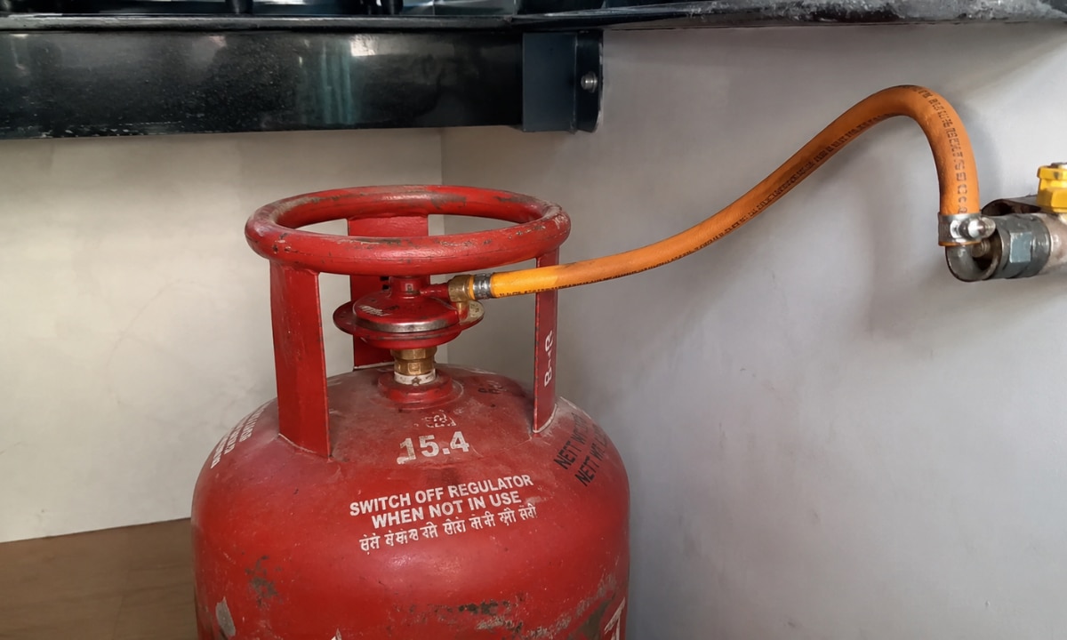 LPG cylinder facts: Why are cooking gas cylinder pipes usually orange? Are transparent pipes safe? All answers here