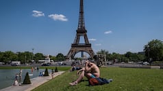 Heatwave wreaks havoc in France; 1,000 deaths reported as emergency calls surge dramatically