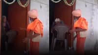 Viral Video: 15 साल की उम्र में लापता हुआ लड़का साधु बनकर लौटा, देखते ही भावुक हो गई मां | देखें वीडियो