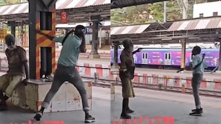 VIDEO: रेलवे स्टेशन पर आराम से बैठे बुजुर्ग के साथ हैवानियत, अचानक बेल्ट से पीटने लगा शख्स | रोंगटे खड़े कर देगा वीडियो