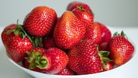 क्या Diabetes के मरीज खा सकते हैं में Strawberry? जानें कितनी मात्रा में खाना सेहत के Dangerous