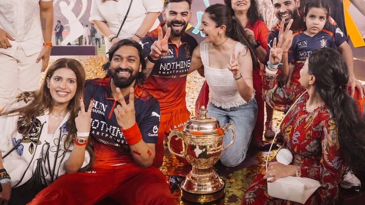 लोगों ने पहले की अनुष्का शर्मा के IPL वाले लुक की तारीफ, लेकिन जब पता चले पैसे तो बोले- 'इतने में तो ऋषिकेश ट्रिप कर लेते'