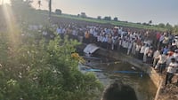 महाराष्ट्र में बड़ा हादसा; श्रद्धालुओं से भरी पिकअप वैन कुएं में गिरी, 14 लोगों की मौत