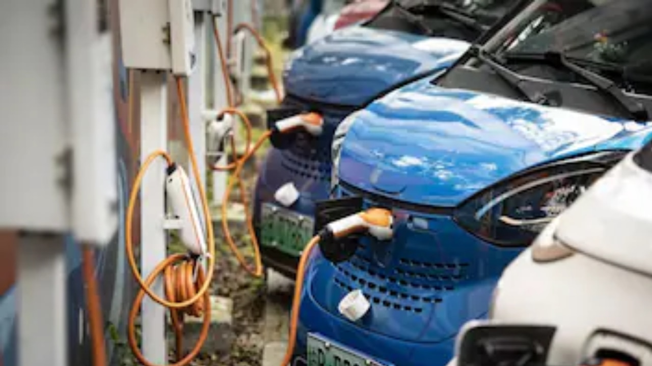 Big move by Rekha Gupta as Delhi Government passes EV policy, petrol vehicles may be...