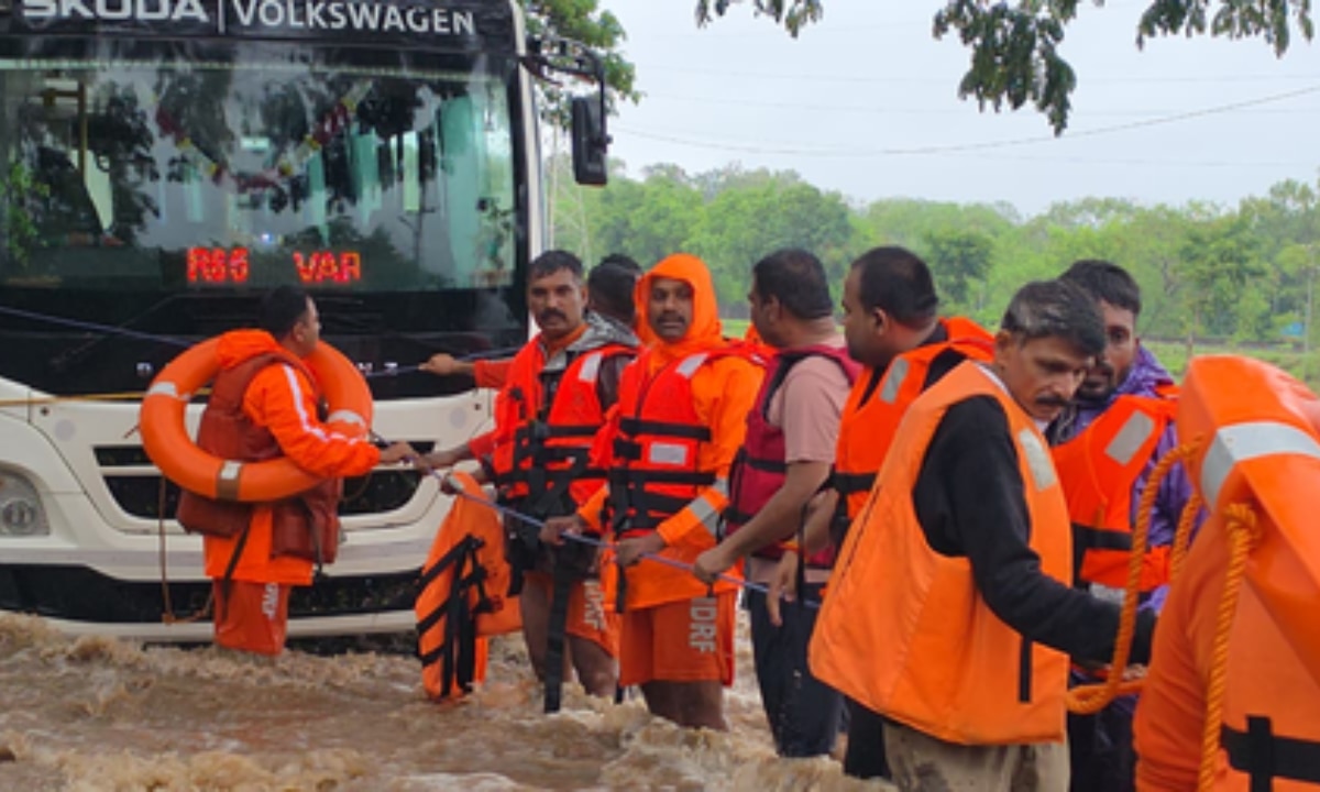 Indian Navy on standby as NDRF intensifies rescue Ops amid heavy rain across Maharashtra