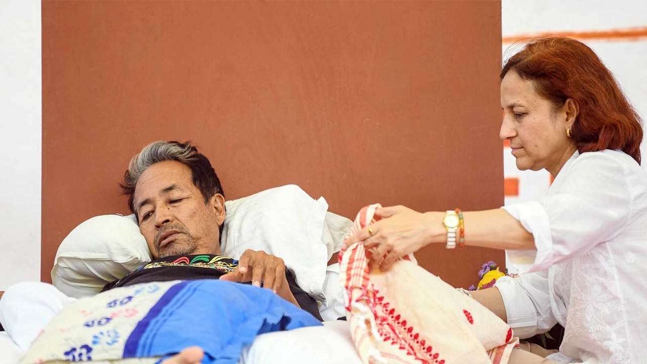 Sonam Wangchuk’s wife breaks silence after Delhi Police shift him to hospital, warns authorities against breaking his hunger strike