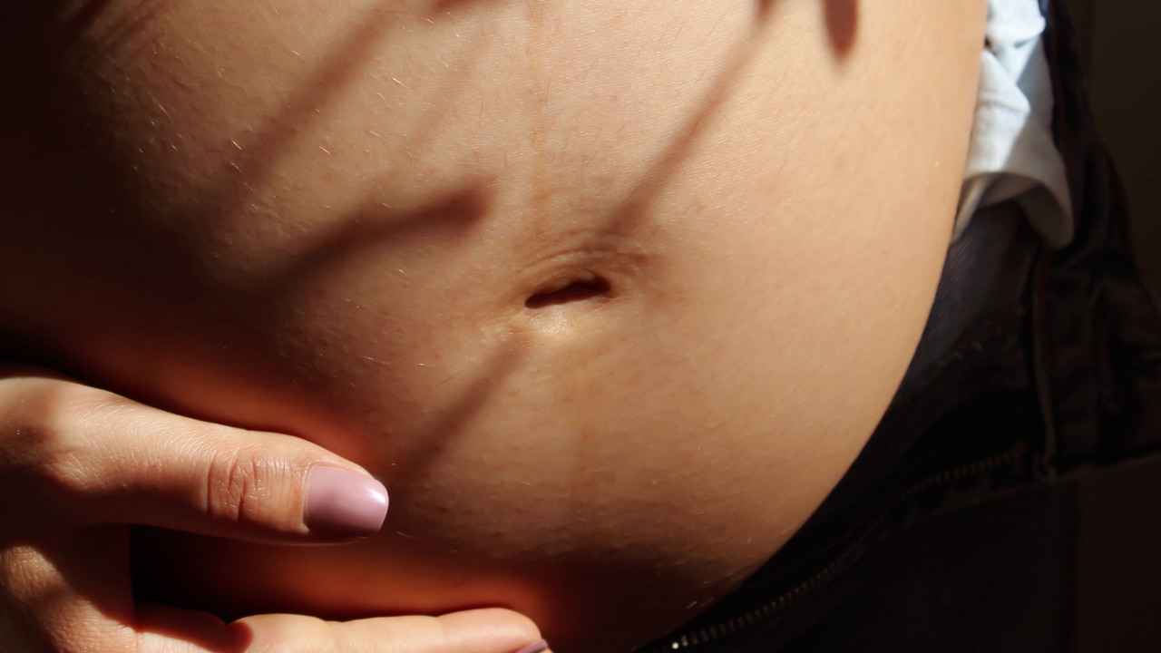 डिलीवरी के महीनों बाद भी नहीं जा रहा पेट? ये मोटापा नहीं, हो सकता है Diastasis Recti का इशारा, जानें संकेत