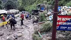 71 रास्ते बंद, पहाड़ खिसकने से महिला की मौत..., उत्तराखंड में बारिश का रौद्र रूप, बढ़ा फ्लैश फ्लड का खतरा