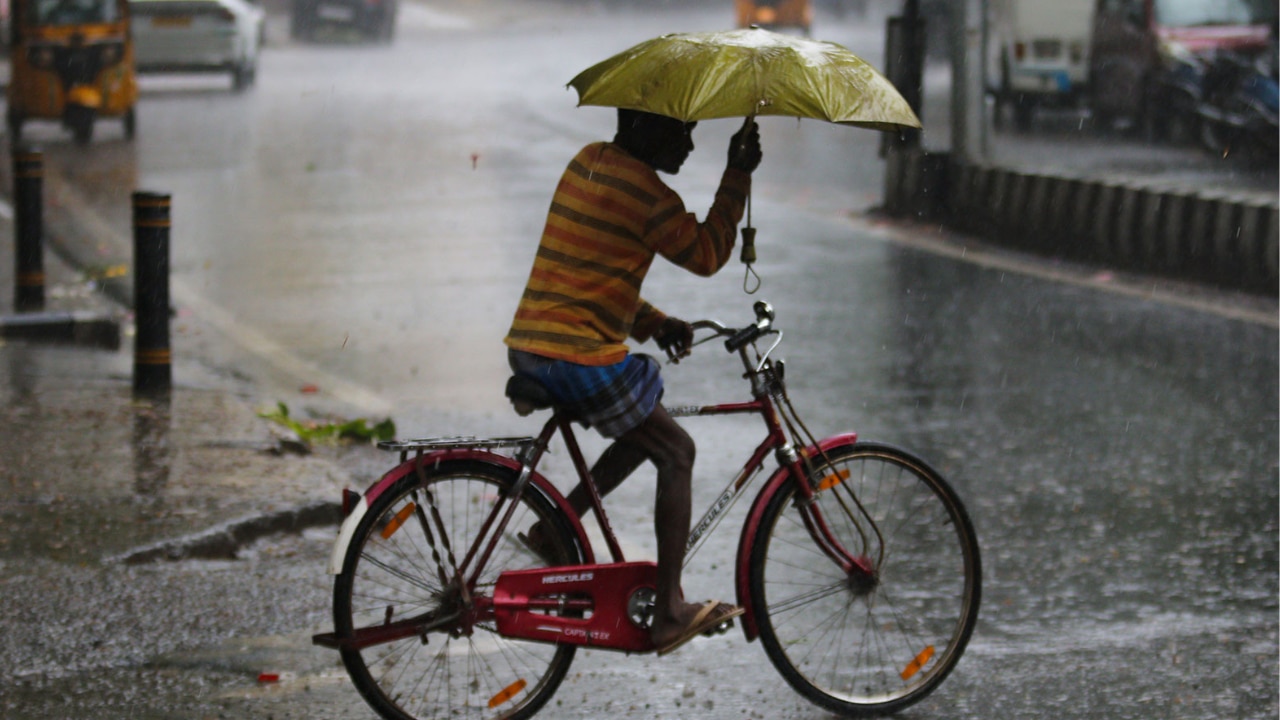 Delhi Weather: Capital city gets warmer, will it rain today? - Check IMD forecast for Noida, Gurugram, Ghaziabad