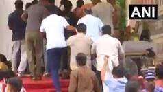 Sonam Wangchuk: सादे कपड़ों में आए पुलिसवाले सोनम वांगचुक को कैसे ले गए साथ, देखें VIDEO