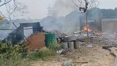 यूपी: खेत के बीचोंबीच चल रहे पटाखा फैक्ट्री में हुआ धमाका, अब तक 11 लोगों की मौत, कई जख्मी