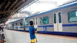 Attention Mumbai local passengers! Central govt approves 238 new AC trains for THIS line