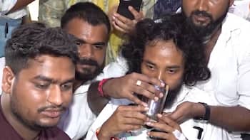 Jharkhand student activist breaks hunger strike after speaking with Sonam Wangchuk, video of drinking water goes viral
