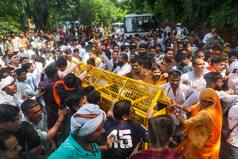 Patna BPSC Students March LIVE: Protesters clash with Police as agitators break barricades during protest over Bihar civil services exam