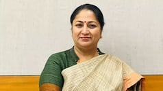 अस्पताल पहुंचीं सीएम रेखा गुप्ता, मरीजों से सीधे पूछा हाल; इलाज, दवाइयों और सफाई पर दिए सख्त निर्देश