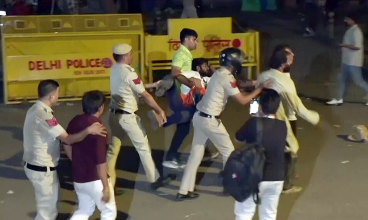 Reservation Hatao Andolan: Delhi police detains anti-reservation protesters at Jantar Mantar amid heavy turnout