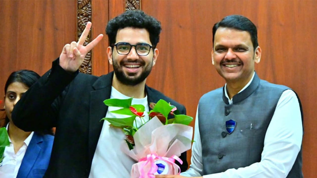 Samay Raina jokes about his past with Maharashtra Cyber Cell while being felicitated by CM Fadnavis: 'Mera aur Maharashtra cell ka rishta bahut...' - Watch video