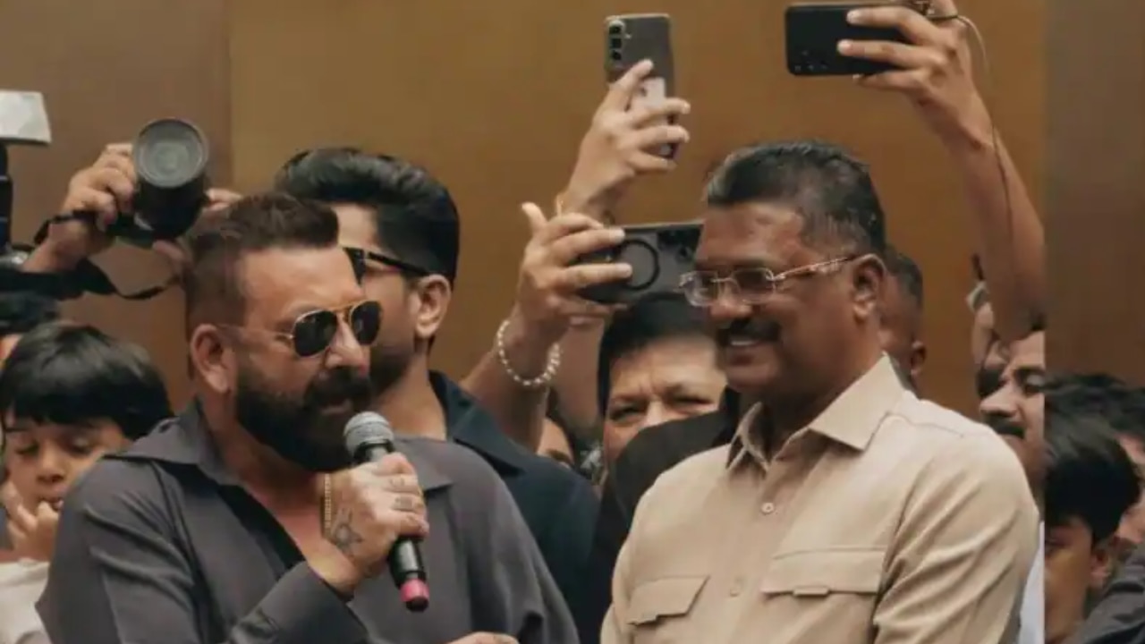 Sanjay Dutt turns down request to speak Marathi at Maharashtra event- Watch Video