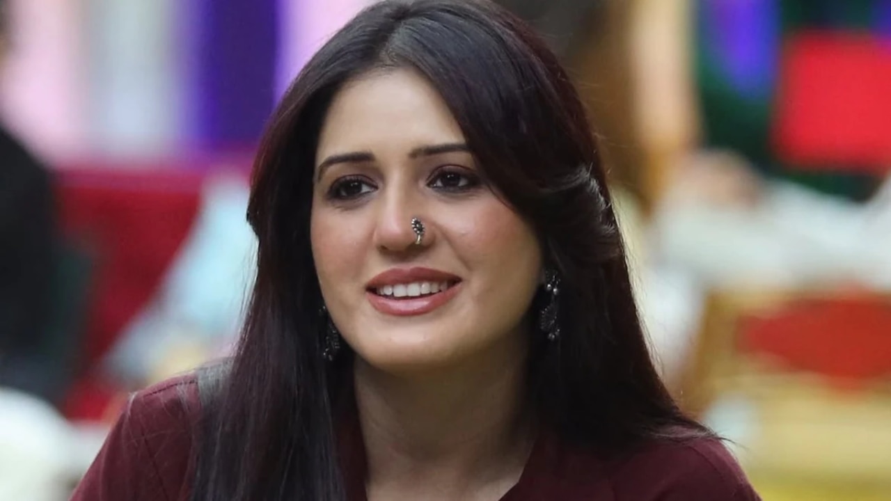 Bigg Boss 20: Isha Rikhi REACTS to eviction from Salman Khan's show, apologises to fans