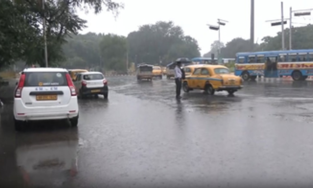 Kolkata Yellow alert: Met dept issues alert for residents as heavy rains lash South Bengal