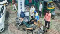 VIDEO: CNG भरते वक्त अचानक फटा पाइप, नोजल सिर में लगा और 24 साल के कर्मचारी की मौत
