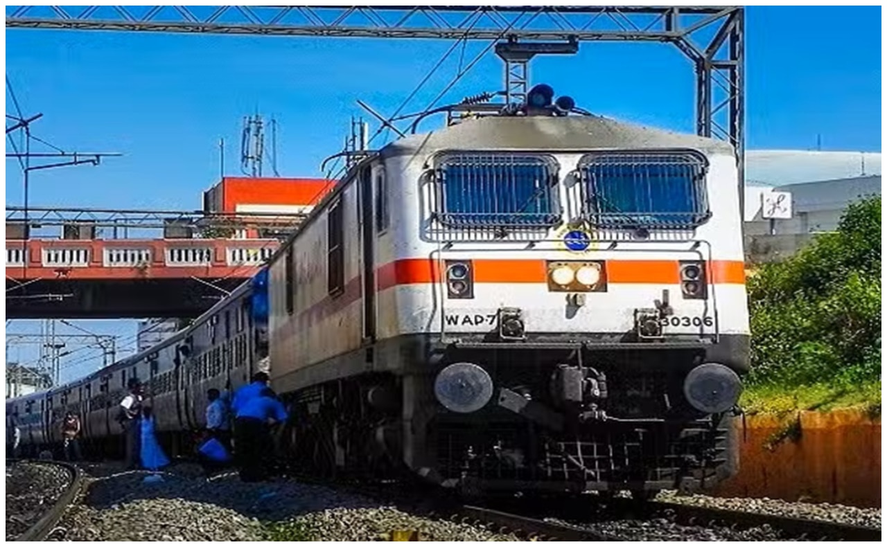 Indian Railways big update: Now book season tickets for other passengers using RailOne app