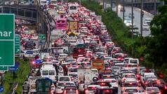Barapullah flyover faces severe traffic congestion after grand opening: Sharp 90 degree turn, bottleneck exposed in survey