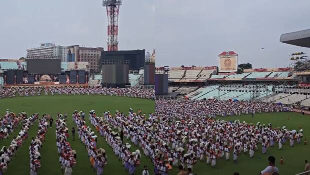 Kolkata’s Eden Gardens sets Guinness record for most dhakis at Mahalaya celebrations | Video