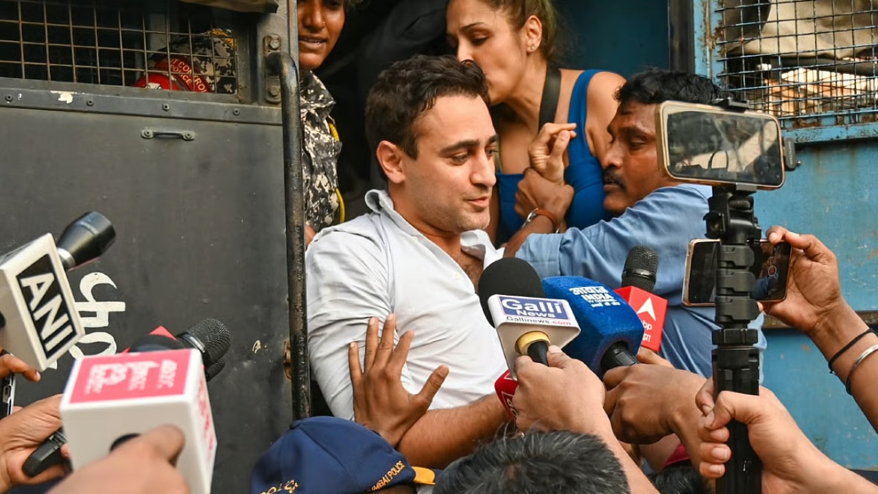 Imran Khan, Lekha Washington named in FIR after Mumbai protest at August Kranti Maidan