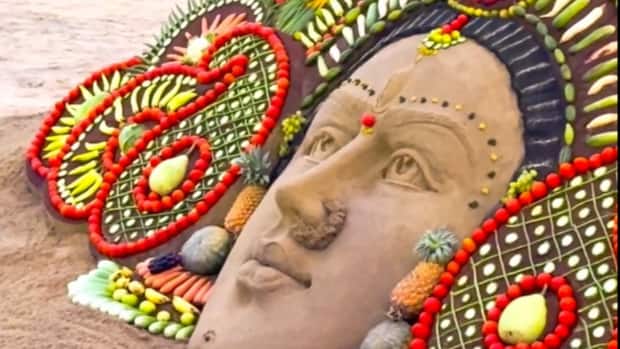 Durga Puja 2026: Sudarsan Pattnaik makes Maa Durga artwork from fruits, vegetables at Puri Beach | Viral